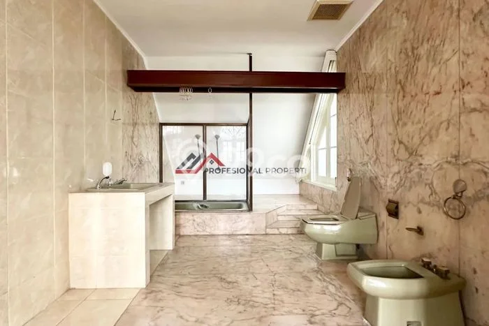 Rumah Elit Modern Siap Huni di Simprug Jakarta Selatan Rumah Elit Modern Siap Huni di Simprug Jakarta Selatan