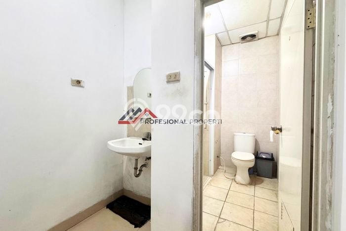 Ruko Dijual di Prime Area Jakarta Selatan Luas 294m2 Ruko Dijual di Prime Area Jakarta Selatan Luas 294m2