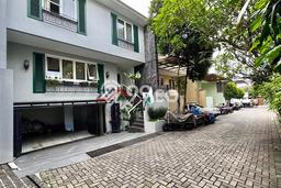 Jual Rumah Luas Megah Dengan View Eksklusif di Kemang, Jakarta Selatan Jual Rumah Luas Megah Dengan View Eksklusif di Kemang, Jakarta Selatan