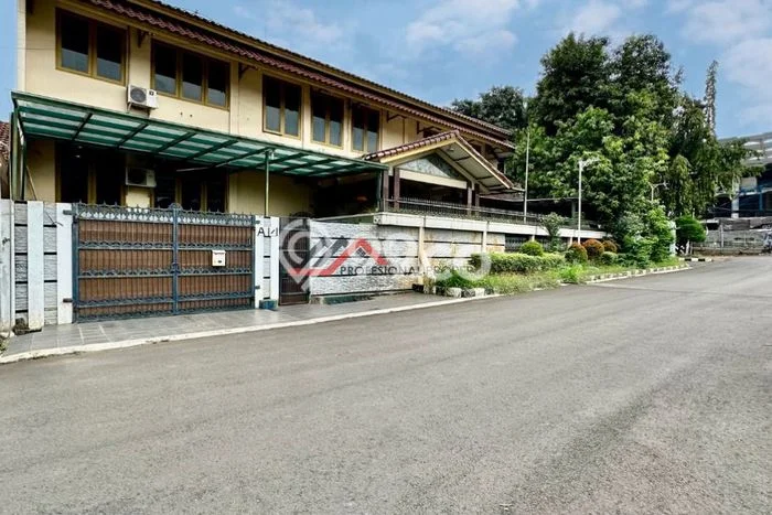 Jual Rumah Luas Elegan Dengan View Eksklusif di Lebak Bulus, Jakarta Selatan Jual Rumah Luas Elegan Dengan View Eksklusif di Lebak Bulus, Jakarta Selatan