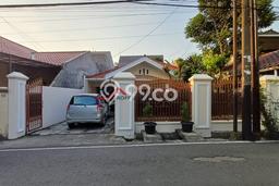 Ready to Use! Premium House LT 303m2 Desain Elegan di Cipete Ready to Use! Premium House LT 303m2 Desain Elegan di Cipete