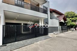 Hunian Mewah LB 330m2 Siap Huni Desain Elegan di Ampera, Jakarta Selatan Hunian Mewah LB 330m2 Siap Huni Desain Elegan di Ampera, Jakarta Selatan