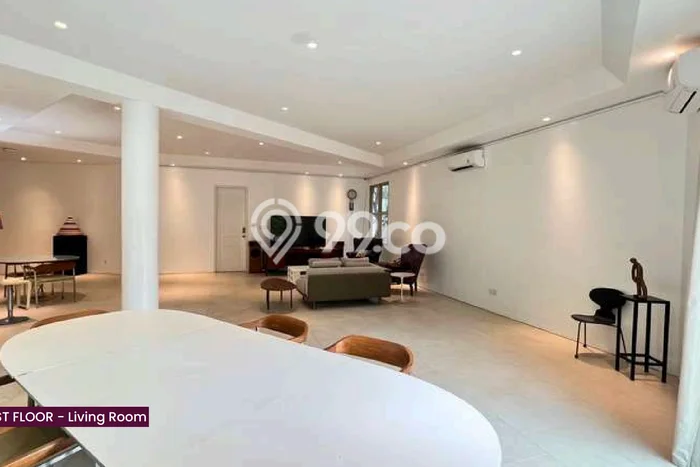 Rumah sewa siap pakai 5 Kamar Tidur di Senayan, Jakarta Selatan Rumah sewa siap pakai 5 Kamar Tidur di Senayan, Jakarta Selatan