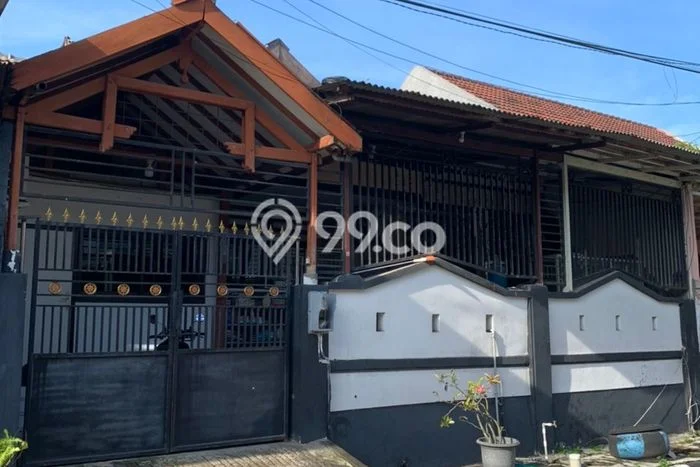 Rumah Strategis Modern Lb 120m2 di Gedangan, Sidoarjo Rumah Strategis Modern Lb 120m2 di Gedangan, Sidoarjo