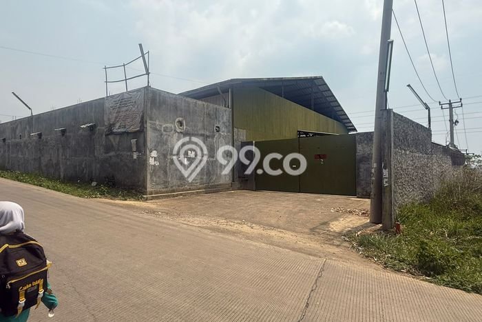 Area Ramai! Gudang Dijual di Paseh untuk Bisnis Luas Bangunan 10000m2 Area Ramai! Gudang Dijual di Paseh untuk Bisnis Luas Bangunan 10000m2