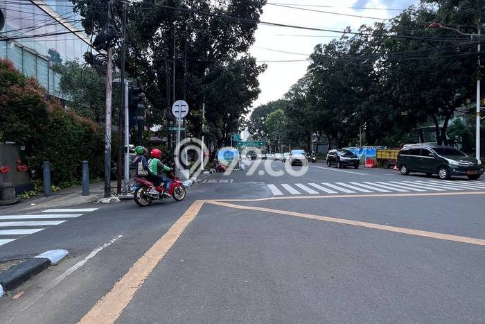 Kantor Bagus LT 471m2 LB 1500m2 Dijual di Menteng Jakarta Pusat Kantor Bagus LT 471m2 LB 1500m2 Dijual di Menteng Jakarta Pusat