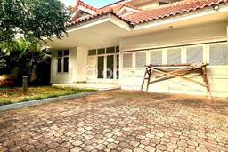 For Sale! Premium House LT 431m2 Desain Elegan di Cipete For Sale! Premium House LT 431m2 Desain Elegan di Cipete