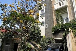 Dijual Rumah Premium dengan Fasilitas Sekitar Komplit di Jagakarsa, Jakarta Selatan Dijual Rumah Premium dengan Fasilitas Sekitar Komplit di Jagakarsa, Jakarta Selatan