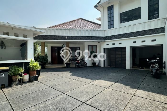 Ready to Use! Premium House LT 760m2 Desain Modern di Ampera Ready to Use! Premium House LT 760m2 Desain Modern di Ampera