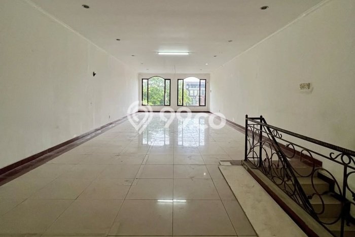 AREA KOMERSIAL! Ruko di Kemang, Luas 276m², Akses Raya AREA KOMERSIAL! Ruko di Kemang, Luas 276m², Akses Raya