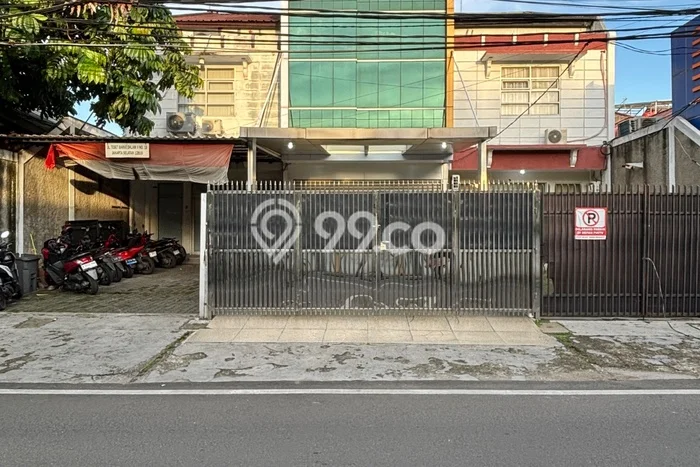 Untuk Dijual Ruko di Tebet Jakarta Selatan LT 135m2 / LB 470m2 Untuk Dijual Ruko di Tebet Jakarta Selatan LT 135m2 / LB 470m2