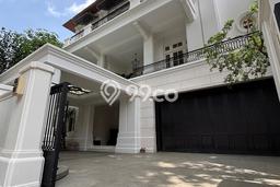 Rumah Luxury Modern Tanpa Renovasi di Mega Kuningan Jakarta Selatan Rumah Luxury Modern Tanpa Renovasi di Mega Kuningan Jakarta Selatan