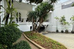 Kesempatan Memiliki Rumah Terawat di Kawasan Kemang, Jakarta Selatan Kesempatan Memiliki Rumah Terawat di Kawasan Kemang, Jakarta Selatan