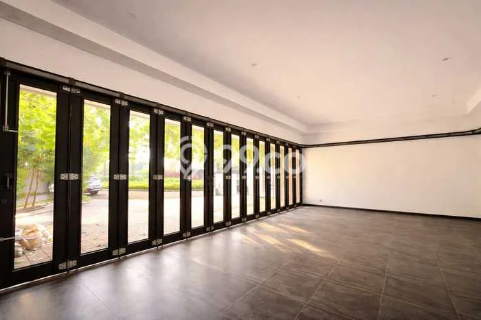 Rumah Mewah LB 1046m2 Siap Huni Desain Elegan di BSD Bukit Golf, Tangerang Rumah Mewah LB 1046m2 Siap Huni Desain Elegan di BSD Bukit Golf, Tangerang