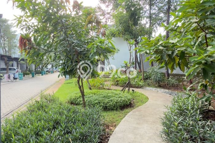 Rumah Elit Modern Tanpa Renovasi di Puri Indah Jakarta Barat Rumah Elit Modern Tanpa Renovasi di Puri Indah Jakarta Barat