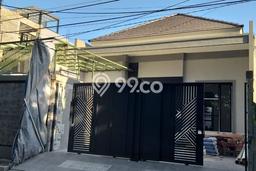 Rumah Mewah LB 200m2 Siap Pakai Desain Elegan di Manyar, Surabaya Rumah Mewah LB 200m2 Siap Pakai Desain Elegan di Manyar, Surabaya