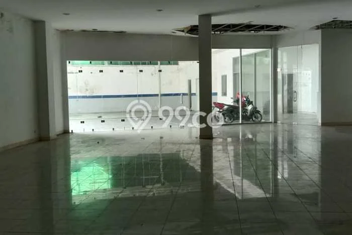 Ruko disewakan di Dukuh Pakis Surabaya dengan luas bangunan 650m2 Ruko disewakan di Dukuh Pakis Surabaya dengan luas bangunan 650m2