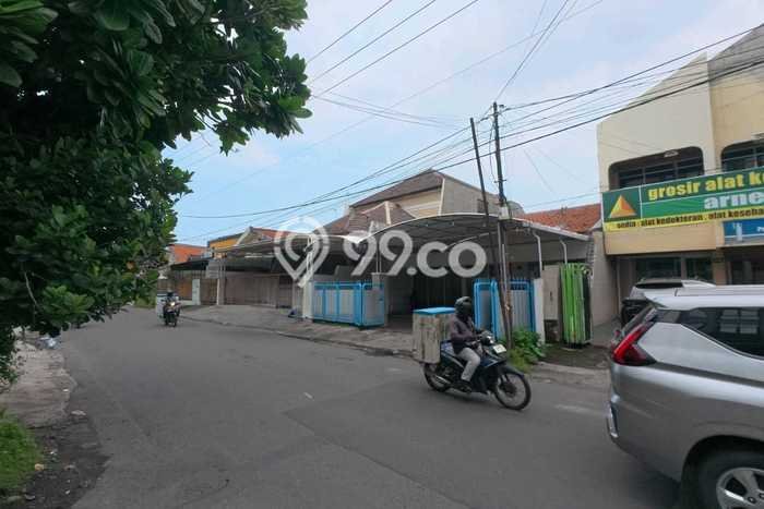 Lokasi strategis! Rumah siap huni disewakan di Gubeng LB 180m2 Lokasi strategis! Rumah siap huni disewakan di Gubeng LB 180m2