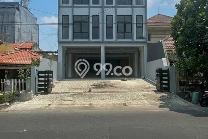 Ruko Disewa di Surabaya dengan LB 300m2 Area Komersial Ramai Ruko Disewa di Surabaya dengan LB 300m2 Area Komersial Ramai