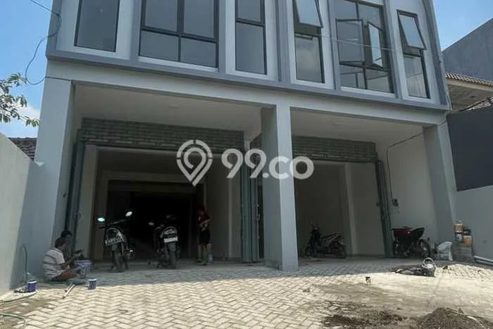 Ruko Disewa di Surabaya dengan LB 300m2 Area Komersial Ramai Ruko Disewa di Surabaya dengan LB 300m2 Area Komersial Ramai