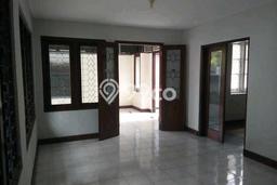 Disewakan! Rumah 3 Kamar Tidur &
2 Kamar Mandi di Raya Darmo, Surabaya Disewakan! Rumah 3 Kamar Tidur &
2 Kamar Mandi di Raya Darmo, Surabaya