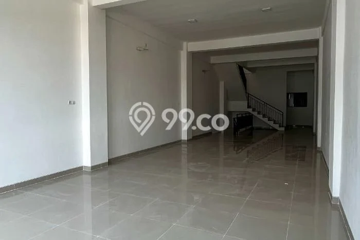 Ruko Disewa di Surabaya dengan LB 300m2 Area Komersial Ramai Ruko Disewa di Surabaya dengan LB 300m2 Area Komersial Ramai