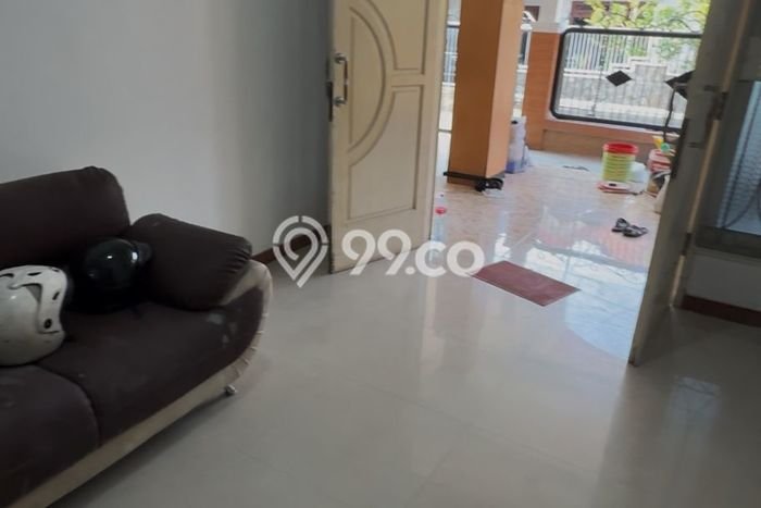 Disewakan! Rumah 3 Kamar Tidur &
3 Kamar Mandi di Manyar, Surabaya Disewakan! Rumah 3 Kamar Tidur &
3 Kamar Mandi di Manyar, Surabaya