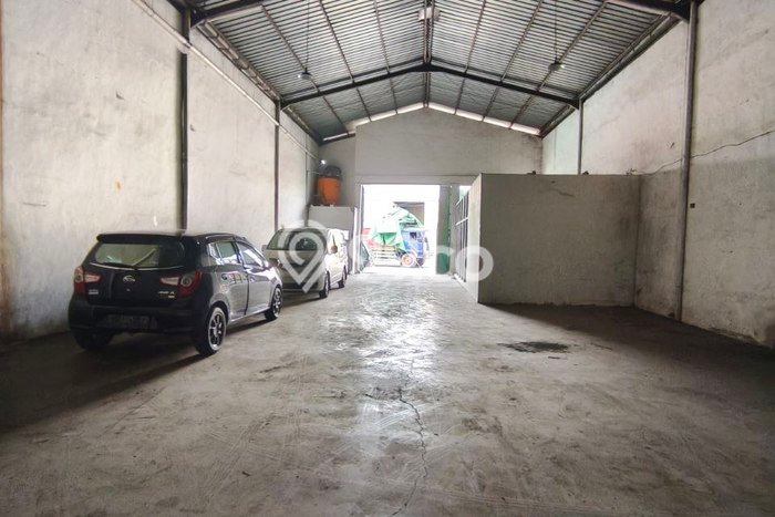 LOKASI POTENSIAL! Gudang Disewakan Kawasan Sukomanunggal, Luas 300m2m², Siap Bisnis LOKASI POTENSIAL! Gudang Disewakan Kawasan Sukomanunggal, Luas 300m2m², Siap Bisnis