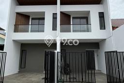 Jual Rumah Eksklusif 4 KT di Pondok Tjandra, Sidoarjo Jual Rumah Eksklusif 4 KT di Pondok Tjandra, Sidoarjo