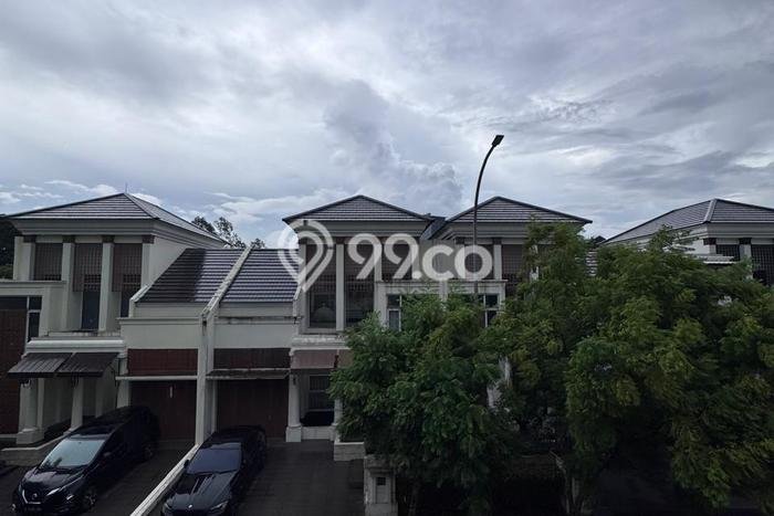 Ready to Use! Luxury House LT 180m2 Desain Elegan di BSD Green Wich Ready to Use! Luxury House LT 180m2 Desain Elegan di BSD Green Wich