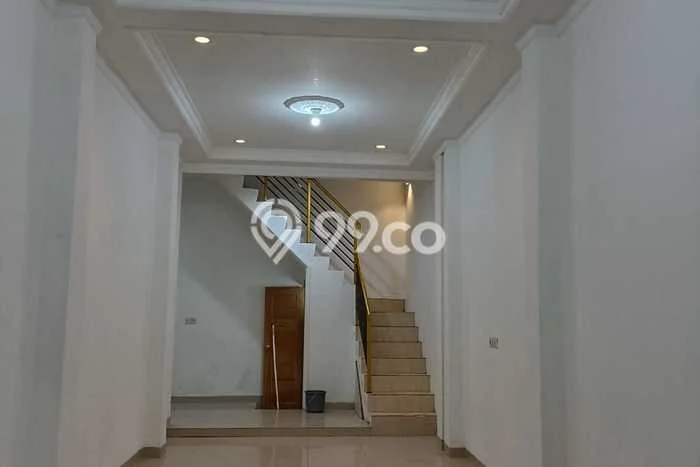 KESEMPATAN EMAS! Rumah di Senen, Jakarta Pusat, LT 72m² LB 230m² KESEMPATAN EMAS! Rumah di Senen, Jakarta Pusat, LT 72m² LB 230m²