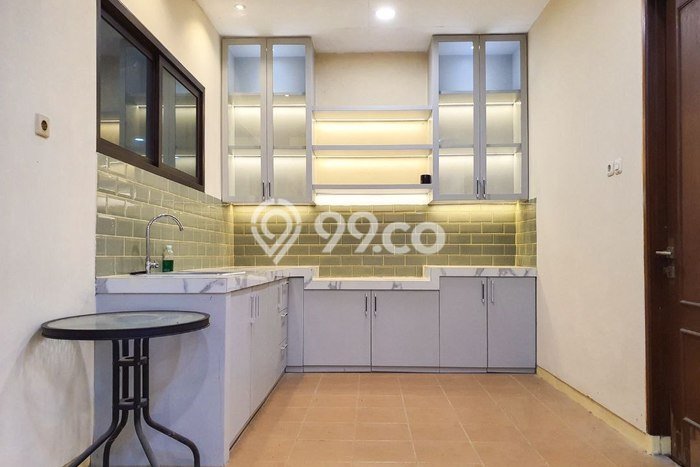 HARGA TERBAIK! Rumah Premium area Rungkut, Luas 325m2m² Bangunan 300m2m² HARGA TERBAIK! Rumah Premium area Rungkut, Luas 325m2m² Bangunan 300m2m²