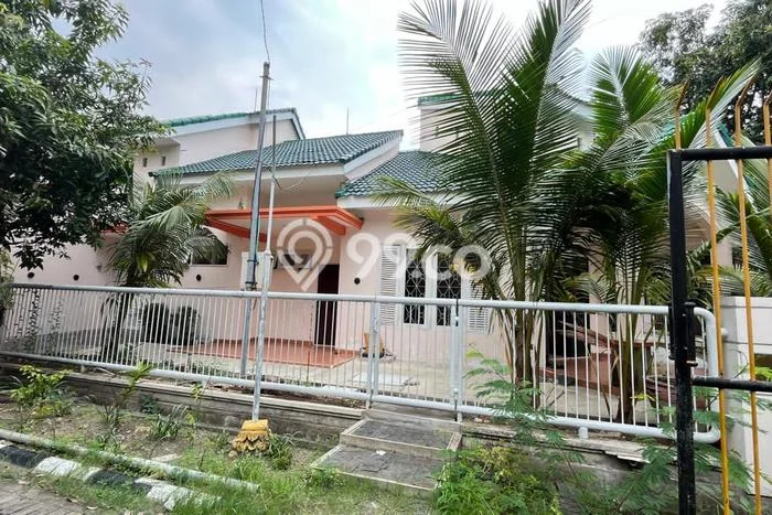 Lokasi strategis! Rumah siap pakai disewakan di Rungkut LB 300m2 Lokasi strategis! Rumah siap pakai disewakan di Rungkut LB 300m2