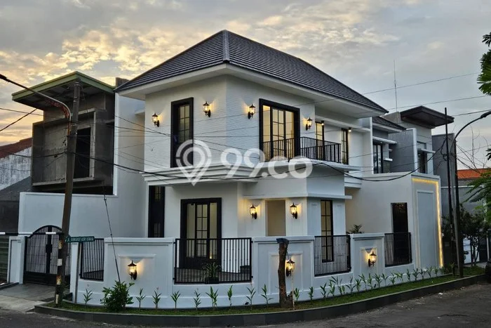 Dijual Rumah Premium dengan Fasilitas Sekitar Lengkap di Rungkut, Surabaya Dijual Rumah Premium dengan Fasilitas Sekitar Lengkap di Rungkut, Surabaya