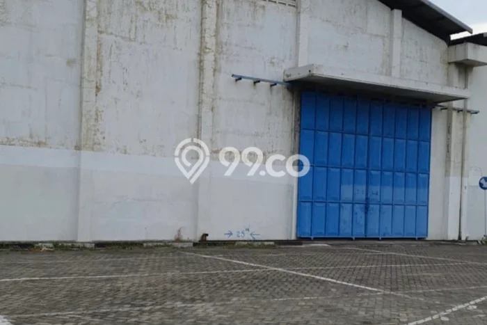 AREA KOMERSIAL! Gudang For Rent Kawasan Sukomanunggal, Luas 1500m2m², Jalan Utama AREA KOMERSIAL! Gudang For Rent Kawasan Sukomanunggal, Luas 1500m2m², Jalan Utama