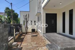 Siap Huni Rumah Mewah 4 Kamar di Wonocolo Dekat ke Mana Saja Siap Huni Rumah Mewah 4 Kamar di Wonocolo Dekat ke Mana Saja
