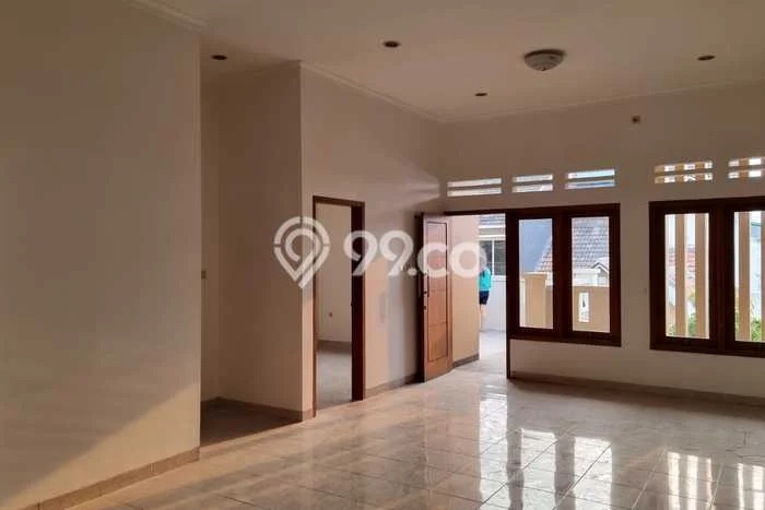 Rumah di Waru, Ready, 4 KT, Akses Waru, Sidoarjo, Sidoarjo, LT 112m2m² Bangunan 225m2m² Rumah di Waru, Ready, 4 KT, Akses Waru, Sidoarjo, Sidoarjo, LT 112m2m² Bangunan 225m2m²