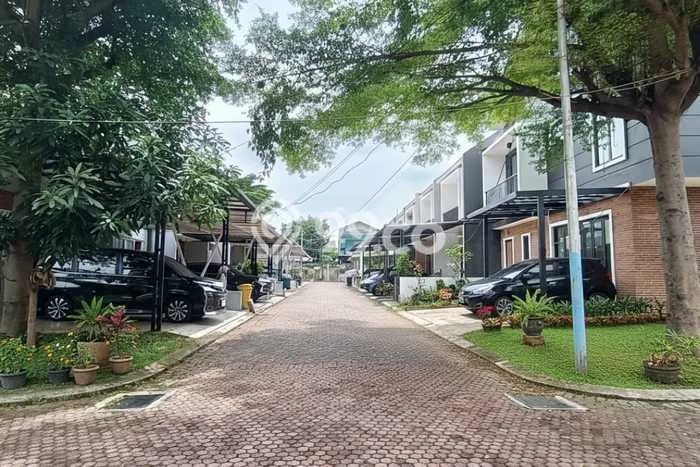 Jual Rumah Mewah Megah Dengan View Cantik di Jatiwaringin, Jakarta Timur Jual Rumah Mewah Megah Dengan View Cantik di Jatiwaringin, Jakarta Timur