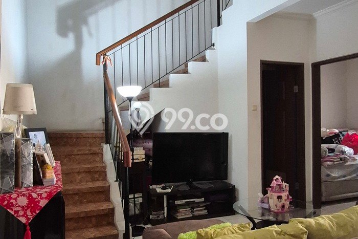 Rumah Luas Asri 2 KT Siap Pakai di Raffles Hills Jakarta Timur Rumah Luas Asri 2 KT Siap Pakai di Raffles Hills Jakarta Timur