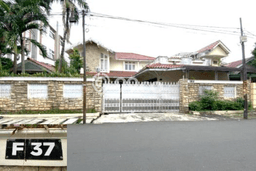 Ready to Use! Luxury House LT 714m2 Desain Modern di Kemanggisan Ready to Use! Luxury House LT 714m2 Desain Modern di Kemanggisan