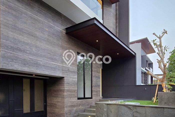LOKASI PREMIUM! Rumah Berkembang area Citraland, Luas 300m2m² Bangunan 550m2m² LOKASI PREMIUM! Rumah Berkembang area Citraland, Luas 300m2m² Bangunan 550m2m²
