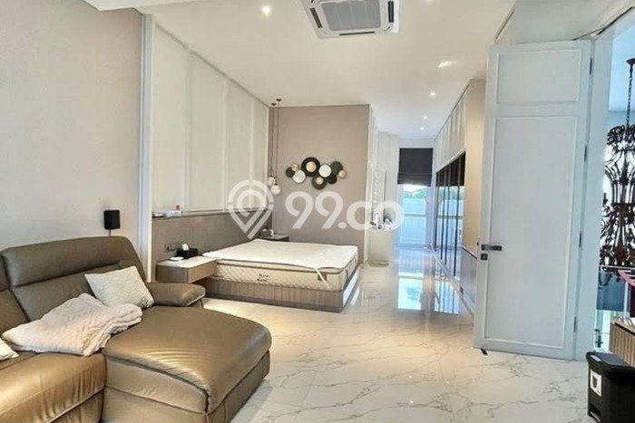 Hunian Nyaman LT 330m2m² Akses Strategis di Pakuwon, Surabaya Hunian Nyaman LT 330m2m² Akses Strategis di Pakuwon, Surabaya