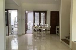 Rumah Asri dengan 3 Kamar Tidur di Lokasi Bintaro, Tangerang Selatan Rumah Asri dengan 3 Kamar Tidur di Lokasi Bintaro, Tangerang Selatan