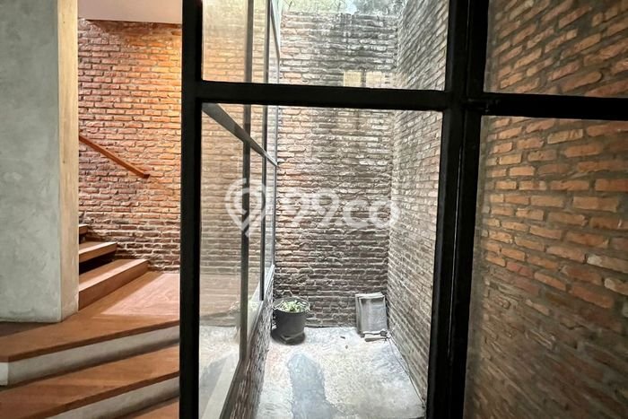 For Sale! Premium House LT 187m2 Desain Modern di Lebak Bulus For Sale! Premium House LT 187m2 Desain Modern di Lebak Bulus