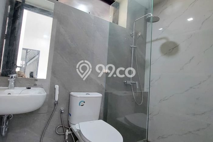 Hunian Eksklusif Siap Huni LT 127m2 di BSD, Tangerang Selatan Hunian Eksklusif Siap Huni LT 127m2 di BSD, Tangerang Selatan