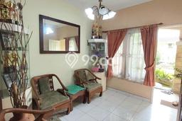 Hunian Mewah LB 170m2 Siap Pakai Desain Elegan di Bintaro, Tangerang Selatan Hunian Mewah LB 170m2 Siap Pakai Desain Elegan di Bintaro, Tangerang Selatan