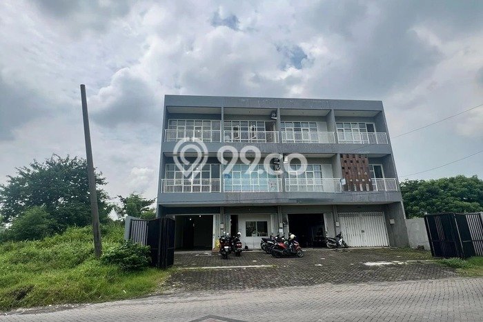 Unit Ruko Dijual di Wiyung Surabaya 250m2 Unit Ruko Dijual di Wiyung Surabaya 250m2