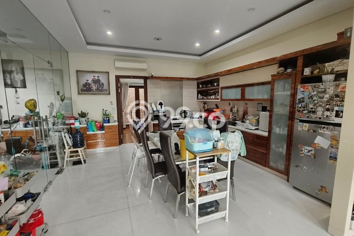 Hunian Eksklusif Dijual LT 220m2 di Kebon Jeruk, Jakarta Barat Hunian Eksklusif Dijual LT 220m2 di Kebon Jeruk, Jakarta Barat