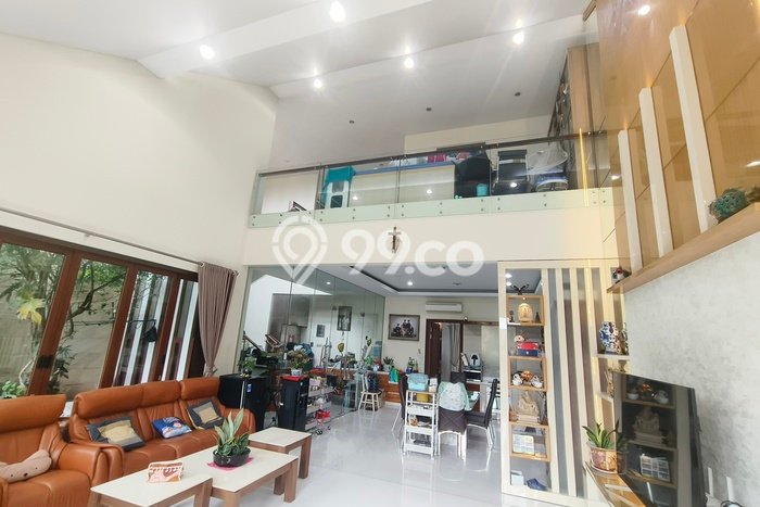 Hunian Eksklusif Dijual LT 220m2 di Kebon Jeruk, Jakarta Barat Hunian Eksklusif Dijual LT 220m2 di Kebon Jeruk, Jakarta Barat