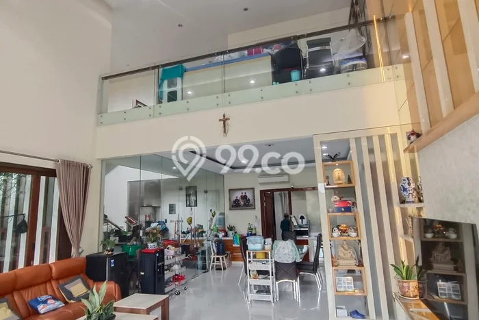 Hunian Eksklusif Dijual LT 220m2 di Kebon Jeruk, Jakarta Barat Hunian Eksklusif Dijual LT 220m2 di Kebon Jeruk, Jakarta Barat